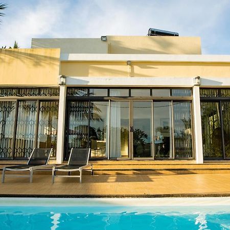 Villa Angelou - Sunlit Beach Getaway With Pool And Wifi Белле-Маре Екстер'єр фото