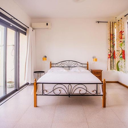 Villa Angelou - Sunlit Beach Getaway With Pool And Wifi Белле-Маре Екстер'єр фото