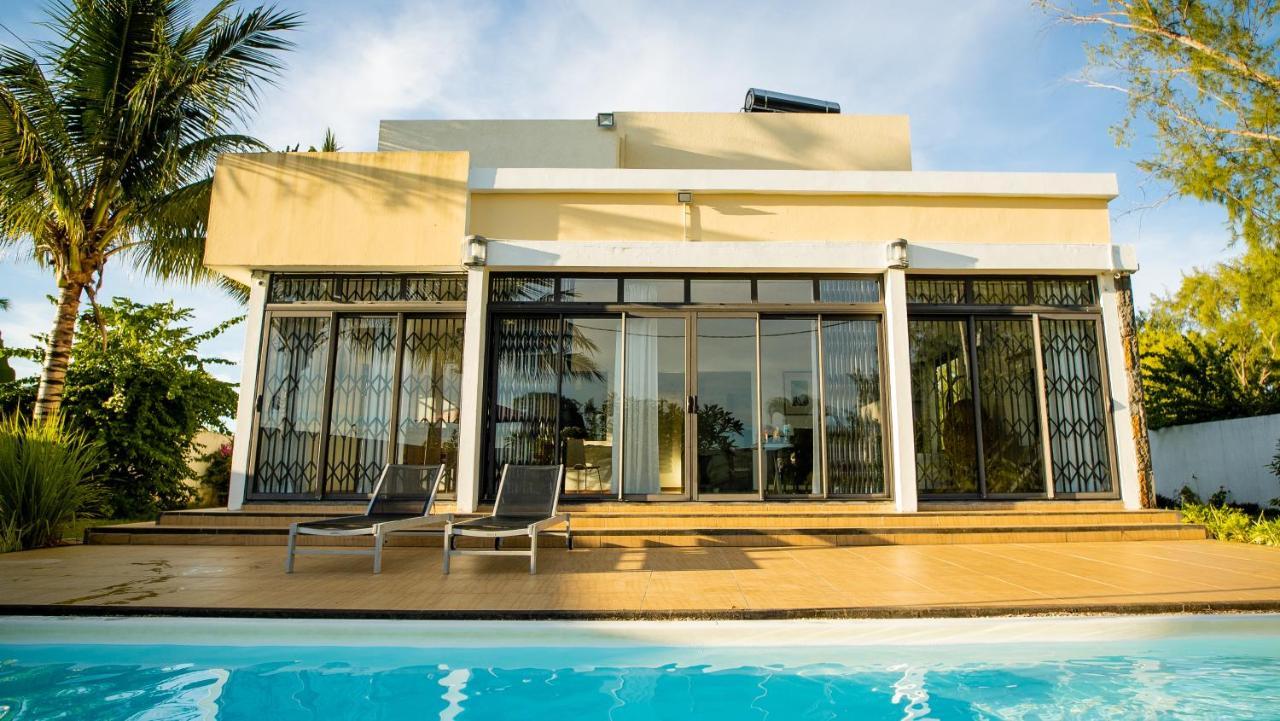 Villa Angelou - Sunlit Beach Getaway With Pool And Wifi Белле-Маре Екстер'єр фото