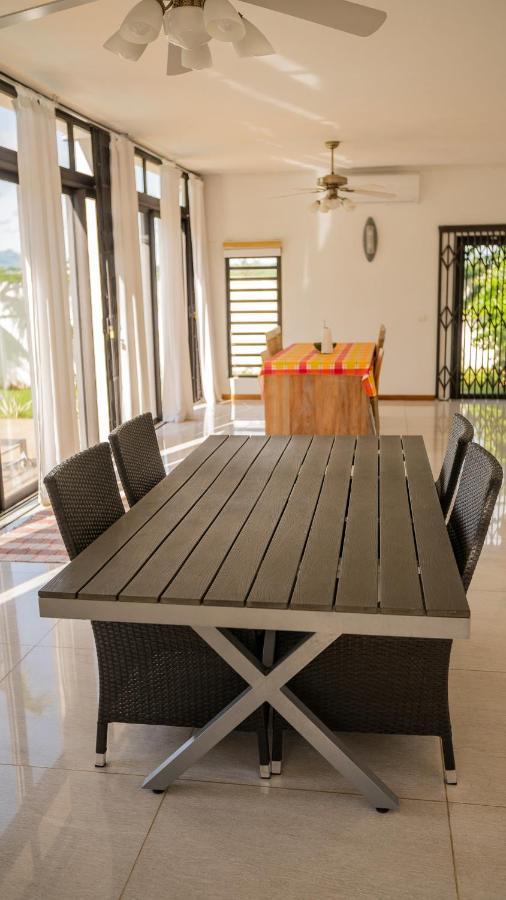 Villa Angelou - Sunlit Beach Getaway With Pool And Wifi Белле-Маре Екстер'єр фото