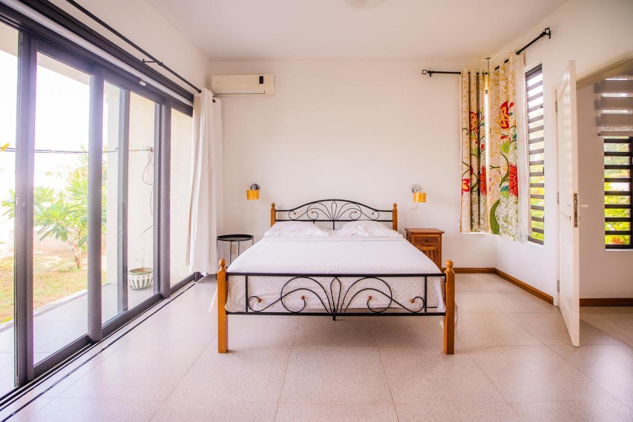 Villa Angelou - Sunlit Beach Getaway With Pool And Wifi Белле-Маре Екстер'єр фото