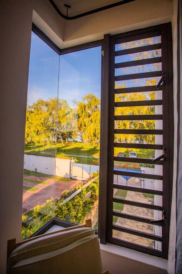 Villa Angelou - Sunlit Beach Getaway With Pool And Wifi Белле-Маре Екстер'єр фото